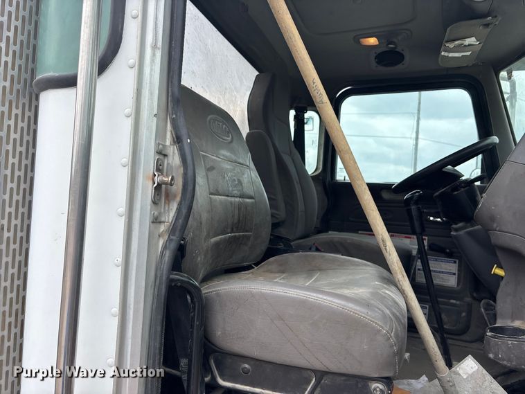 image for item EA4726 2007 Peterbilt 357 ready mix truck