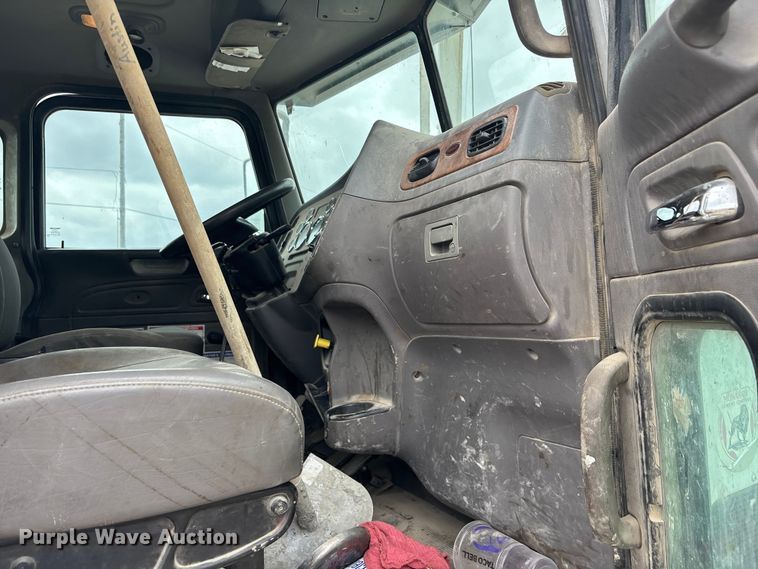 image for item EA4726 2007 Peterbilt 357 ready mix truck