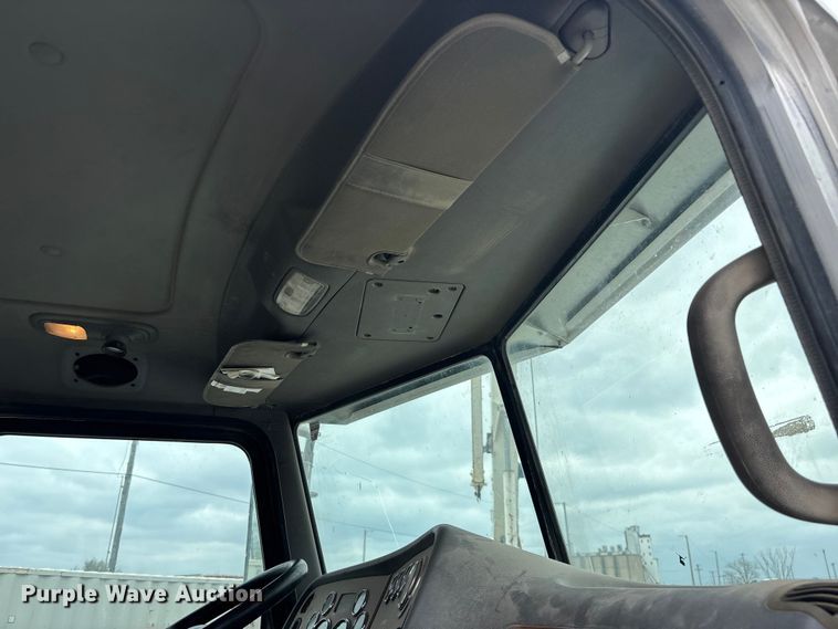 image for item EA4726 2007 Peterbilt 357 ready mix truck