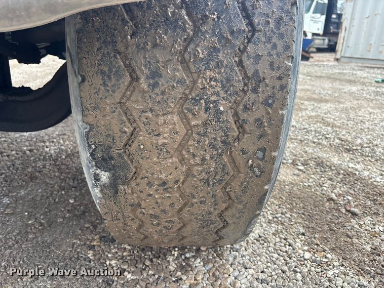 image for item EA4726 2007 Peterbilt 357 ready mix truck
