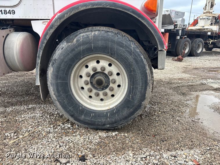 image for item EA4726 2007 Peterbilt 357 ready mix truck