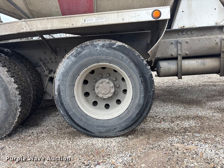 image for item EA4726 2007 Peterbilt 357 ready mix truck