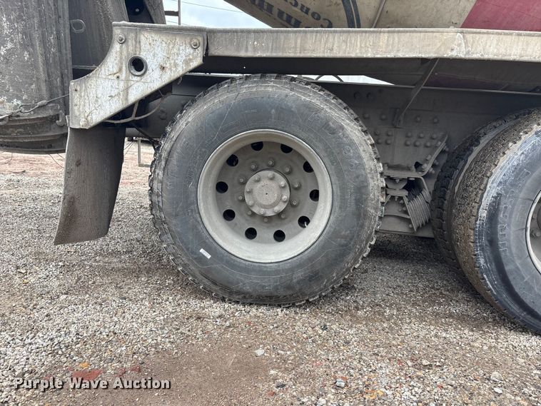 image for item EA4726 2007 Peterbilt 357 ready mix truck