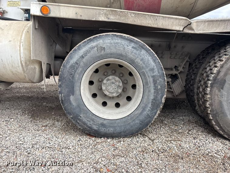 image for item EA4726 2007 Peterbilt 357 ready mix truck