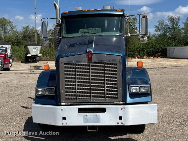 image for item EA4734 2007 Kenworth T800 semi truck