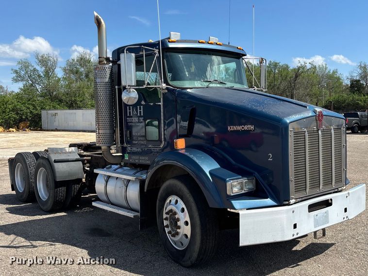 image for item EA4734 2007 Kenworth T800 semi truck