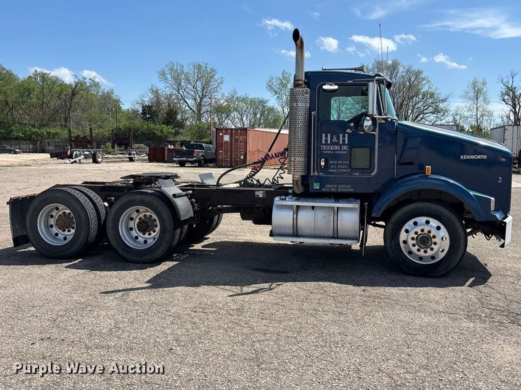 image for item EA4734 2007 Kenworth T800 semi truck