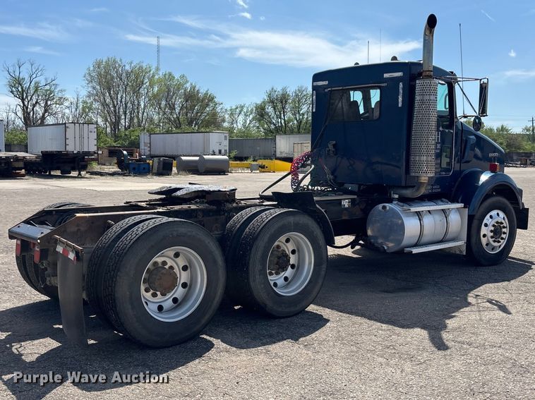 image for item EA4734 2007 Kenworth T800 semi truck