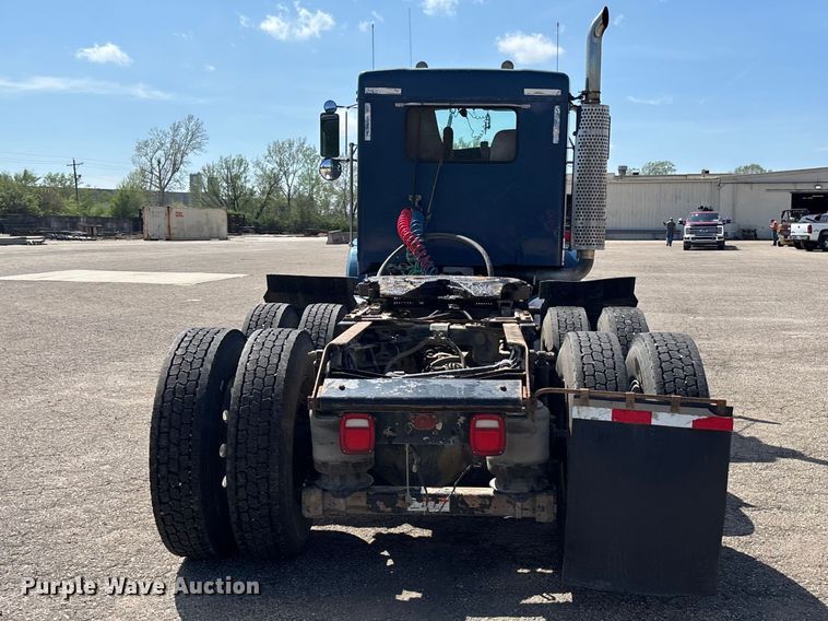 image for item EA4734 2007 Kenworth T800 semi truck