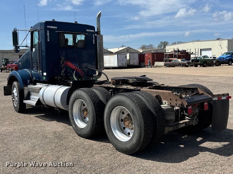 image for item EA4734 2007 Kenworth T800 semi truck