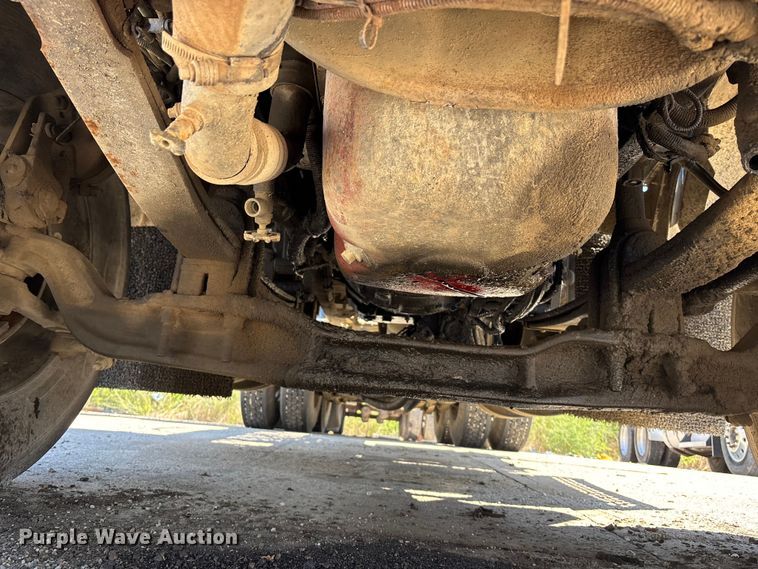 image for item EA4734 2007 Kenworth T800 semi truck