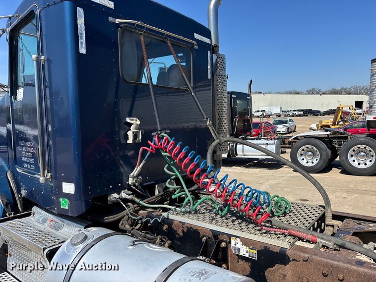image for item EA4734 2007 Kenworth T800 semi truck