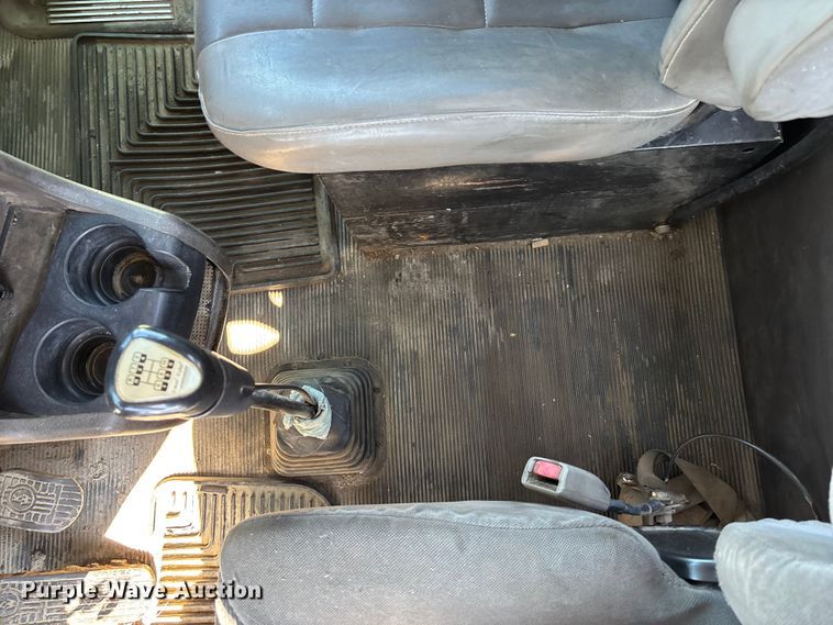 image for item EA4734 2007 Kenworth T800 semi truck