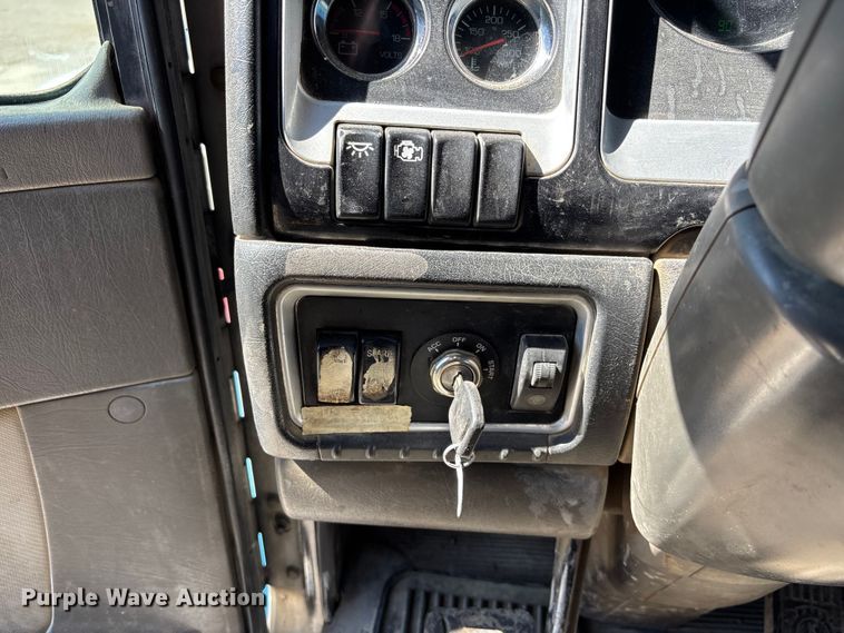 image for item EA4734 2007 Kenworth T800 semi truck