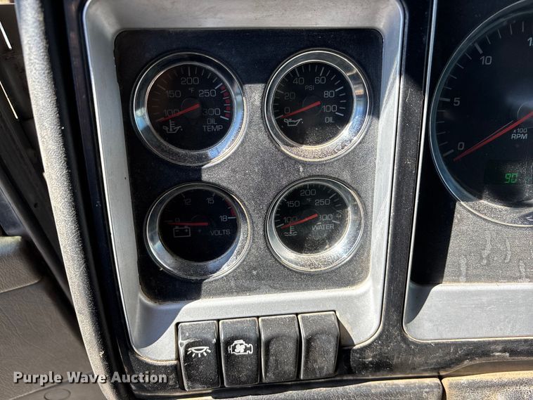 image for item EA4734 2007 Kenworth T800 semi truck