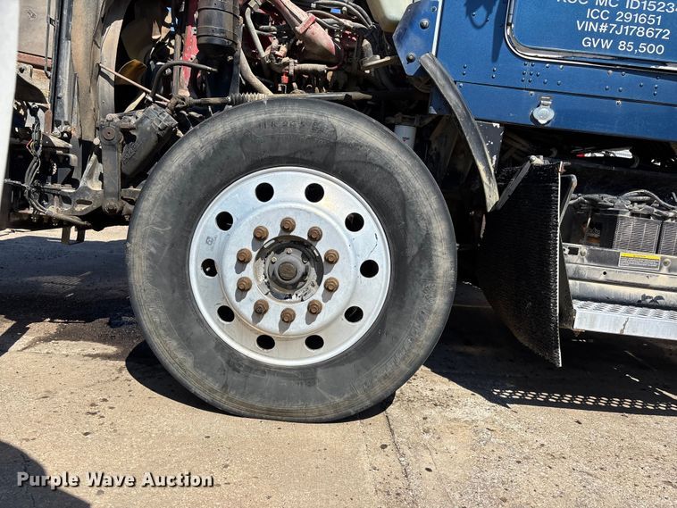 image for item EA4734 2007 Kenworth T800 semi truck