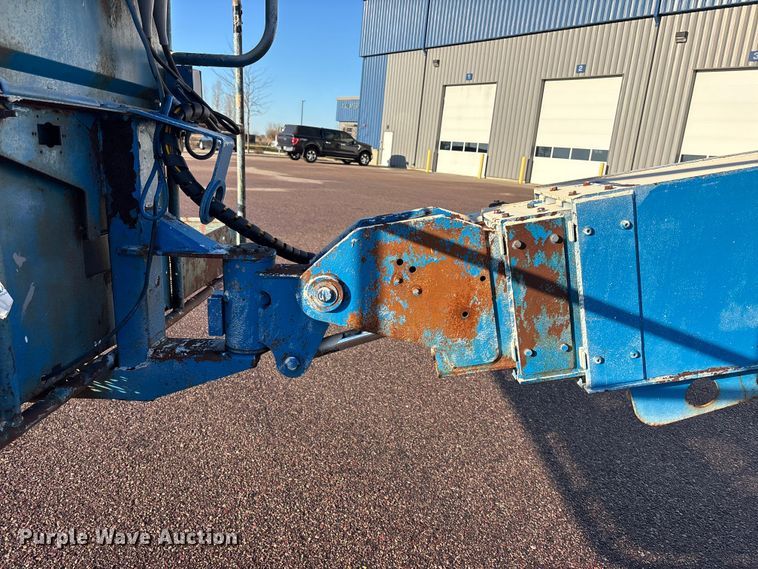 image for item EA4752 2006 Genie S-60 boom lift