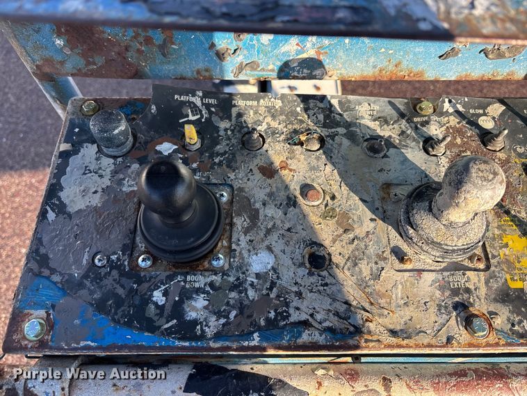 image for item EA4752 2006 Genie S-60 boom lift