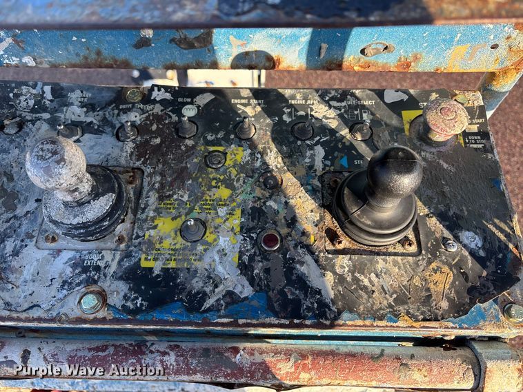 image for item EA4752 2006 Genie S-60 boom lift