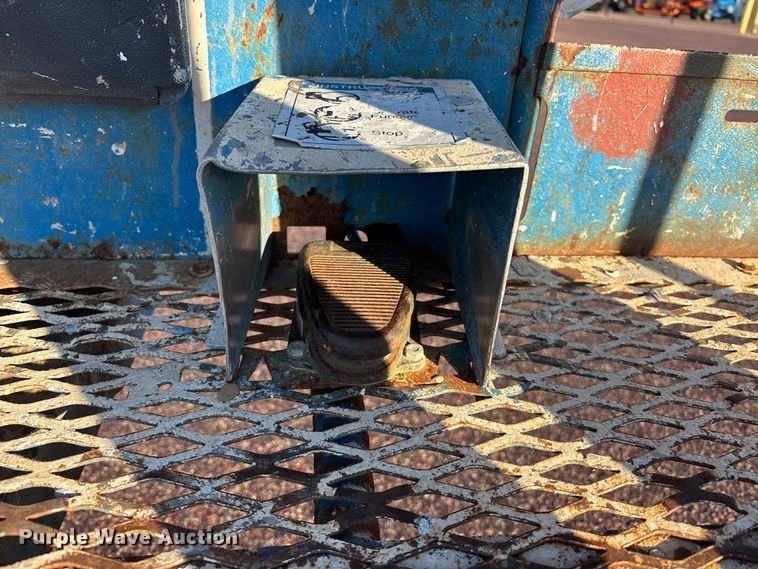 image for item EA4752 2006 Genie S-60 boom lift