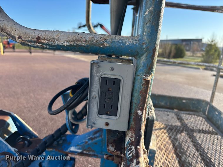 image for item EA4752 2006 Genie S-60 boom lift