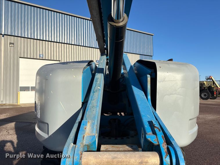image for item EA4752 2006 Genie S-60 boom lift
