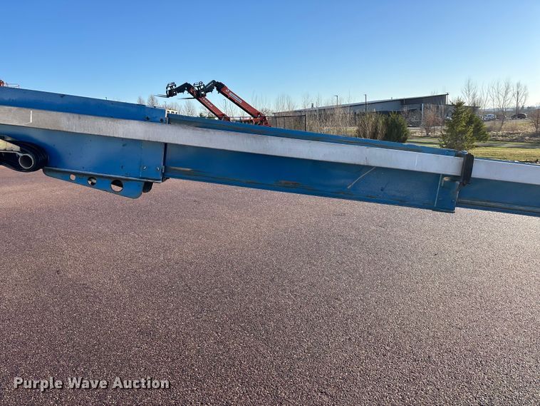 image for item EA4752 2006 Genie S-60 boom lift