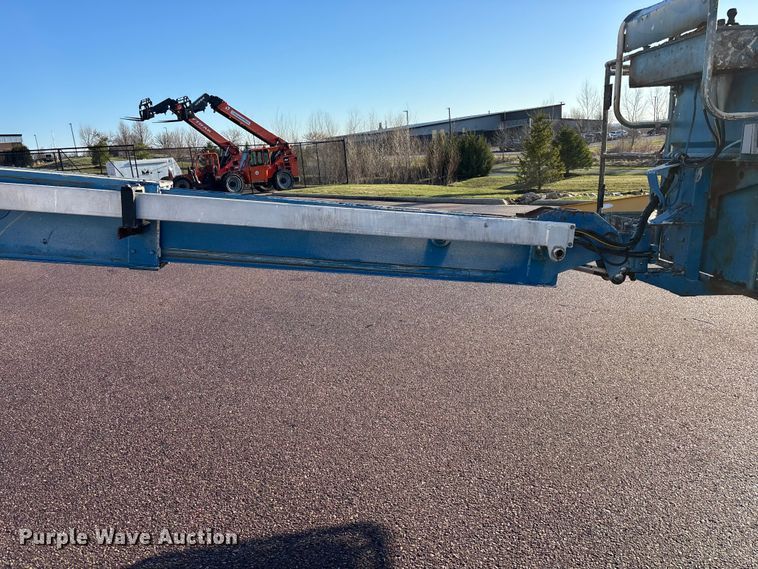 image for item EA4752 2006 Genie S-60 boom lift