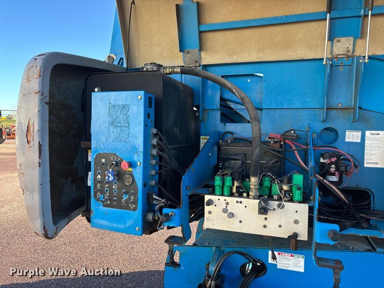 image for item EA4752 2006 Genie S-60 boom lift