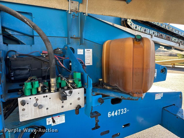 image for item EA4752 2006 Genie S-60 boom lift