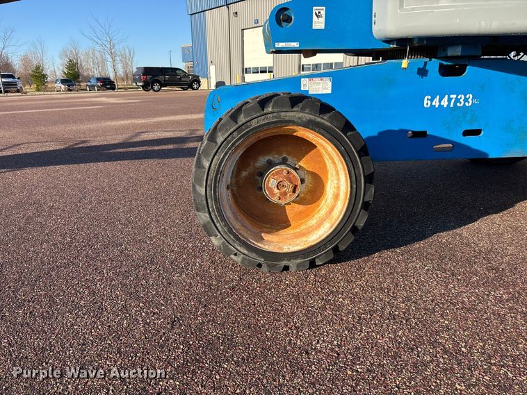 image for item EA4752 2006 Genie S-60 boom lift