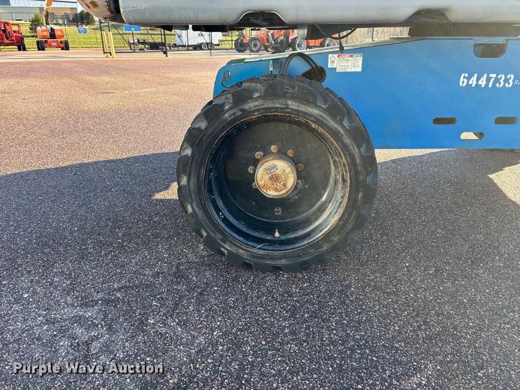 image for item EA4752 2006 Genie S-60 boom lift