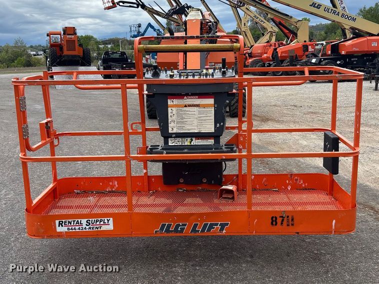 image for item EA4759 2005 JLG 860SJ boom lift