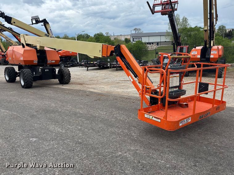 image for item EA4759 2005 JLG 860SJ boom lift
