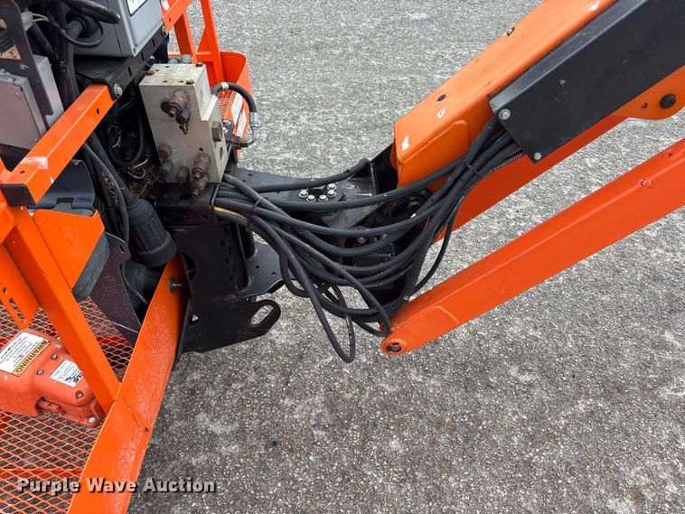 image for item EA4759 2005 JLG 860SJ boom lift