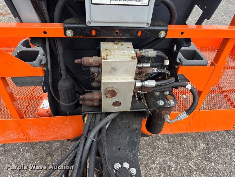 image for item EA4759 2005 JLG 860SJ boom lift