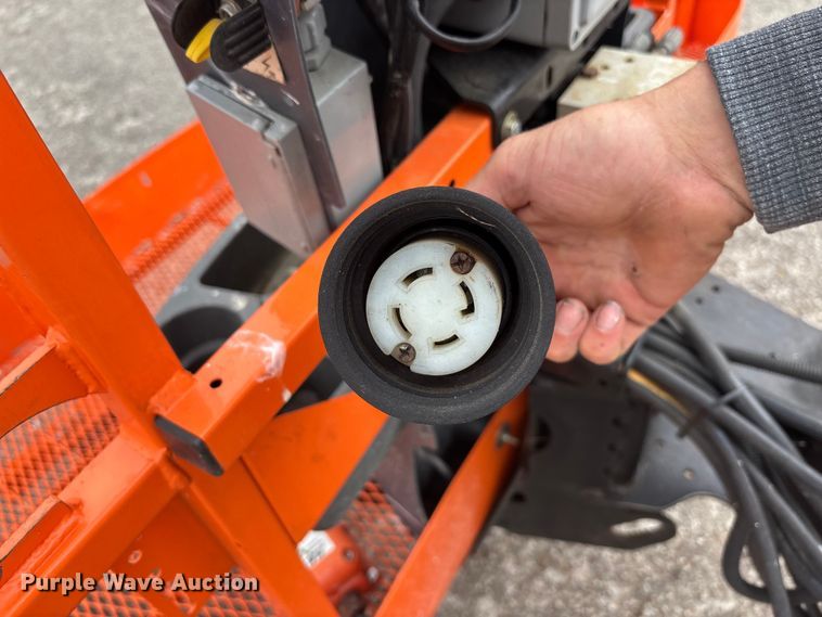 image for item EA4759 2005 JLG 860SJ boom lift