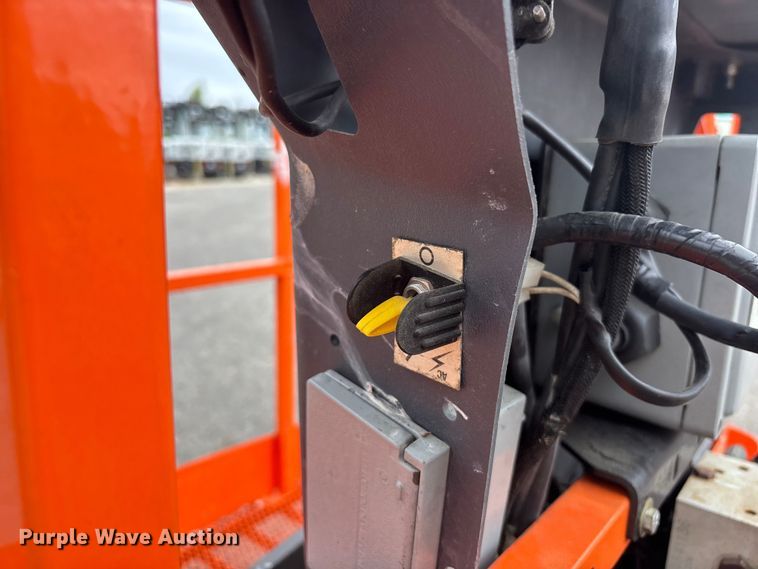 image for item EA4759 2005 JLG 860SJ boom lift