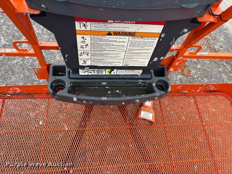 image for item EA4759 2005 JLG 860SJ boom lift