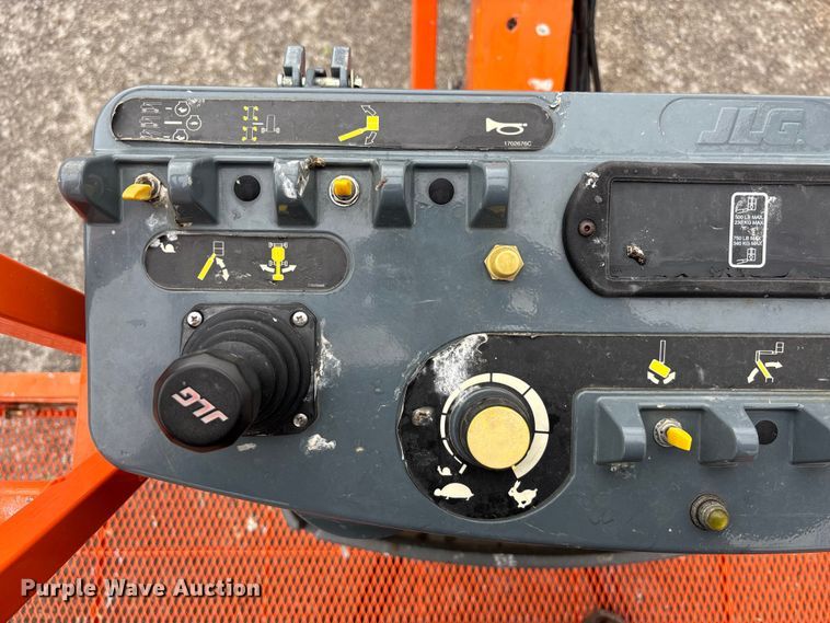 image for item EA4759 2005 JLG 860SJ boom lift