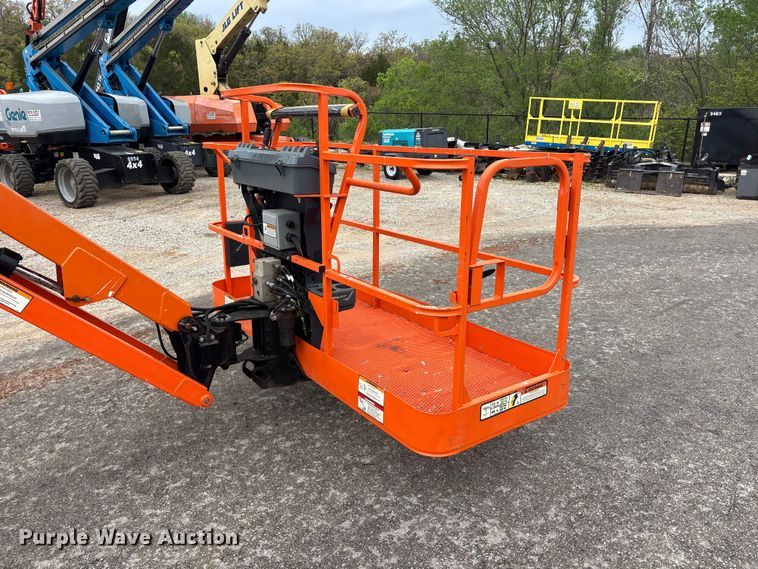 image for item EA4759 2005 JLG 860SJ boom lift