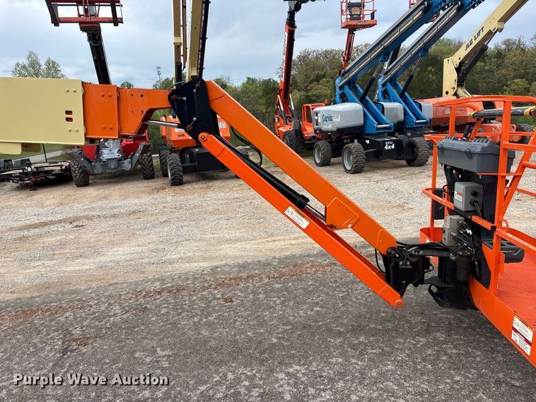 image for item EA4759 2005 JLG 860SJ boom lift