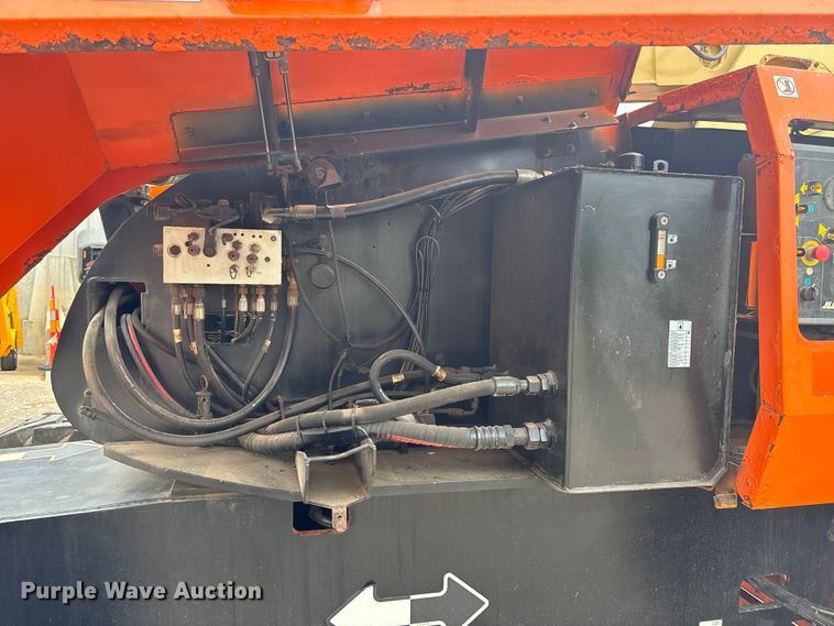 image for item EA4759 2005 JLG 860SJ boom lift