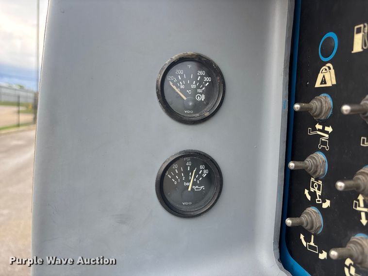 image for item EA4760 2011 Genie Z-45/25J boom lift