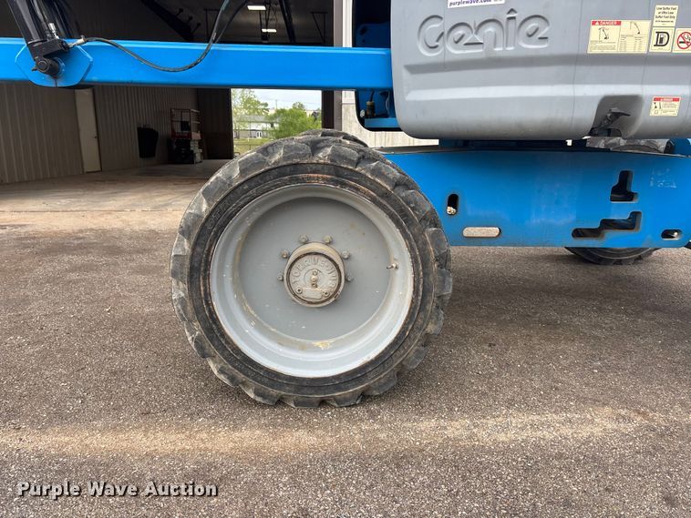 image for item EA4760 2011 Genie Z-45/25J boom lift