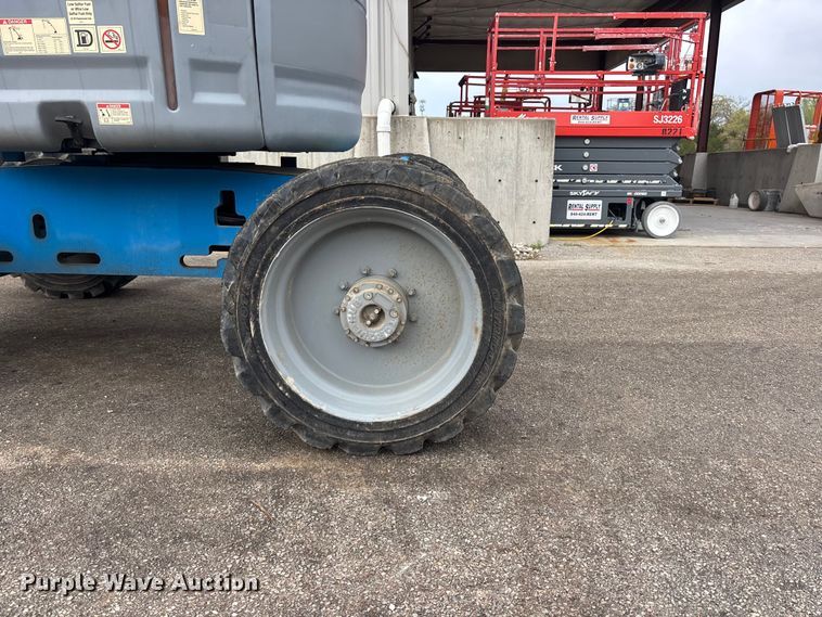 image for item EA4760 2011 Genie Z-45/25J boom lift