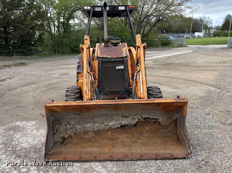 image for item EA4762 2011 Case 570MXT Series 3 landscape tractor