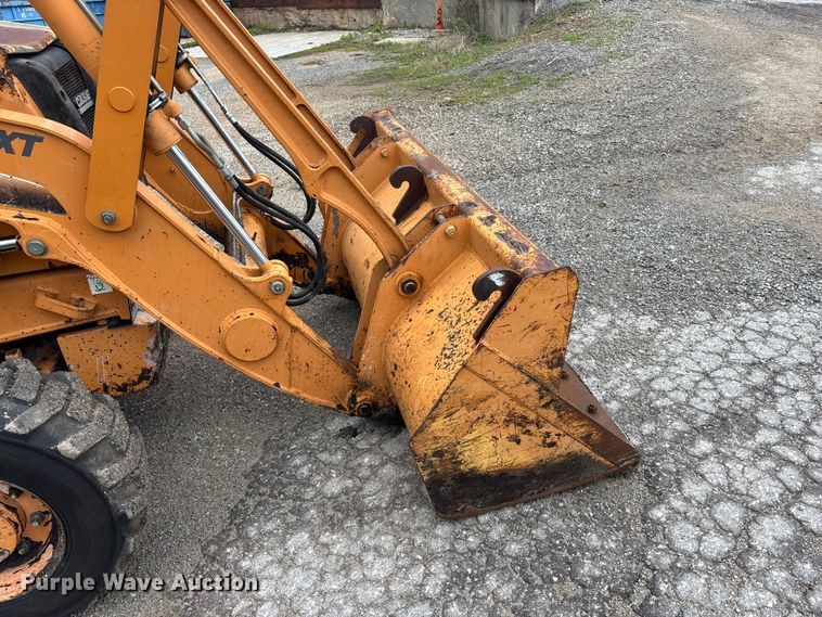 image for item EA4762 2011 Case 570MXT Series 3 landscape tractor