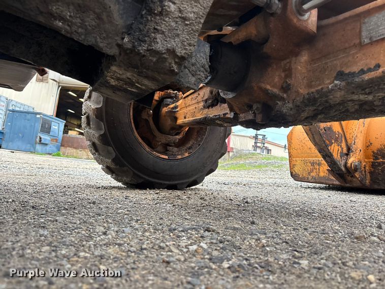 image for item EA4762 2011 Case 570MXT Series 3 landscape tractor