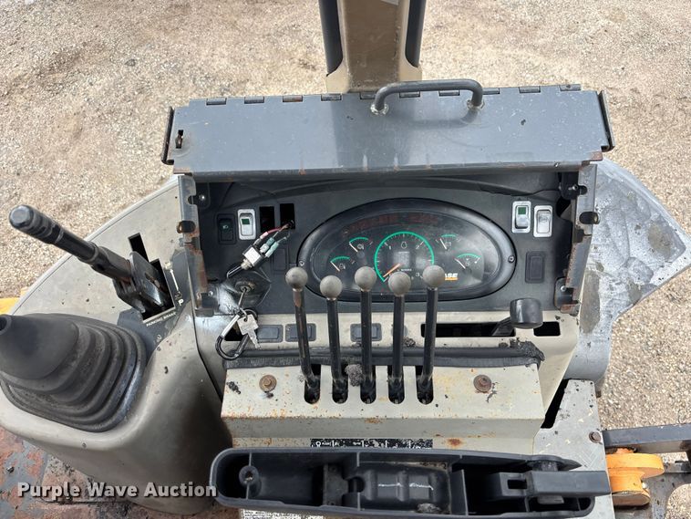 image for item EA4762 2011 Case 570MXT Series 3 landscape tractor